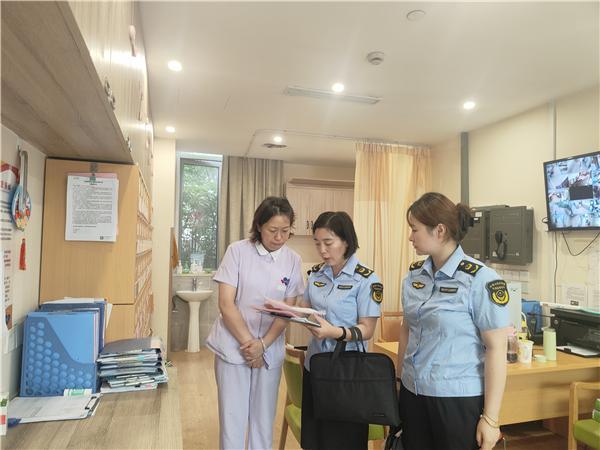 九游会江北新区开展中秋国庆“双节”期间药品医疗器械保障专项检查(图1)