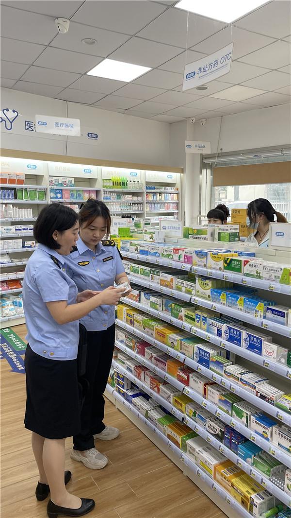 九游会江北新区开展中秋国庆“双节”期间药品医疗器械保障专项检查(图2)