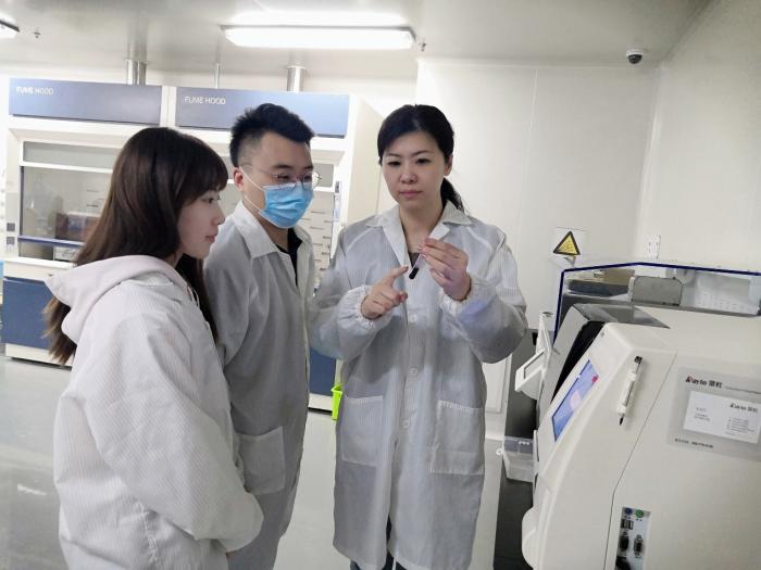洪晓鸣：砥砺深耕 用尽所学助推中国医疗九游会器械“扬帆出海”(图1)