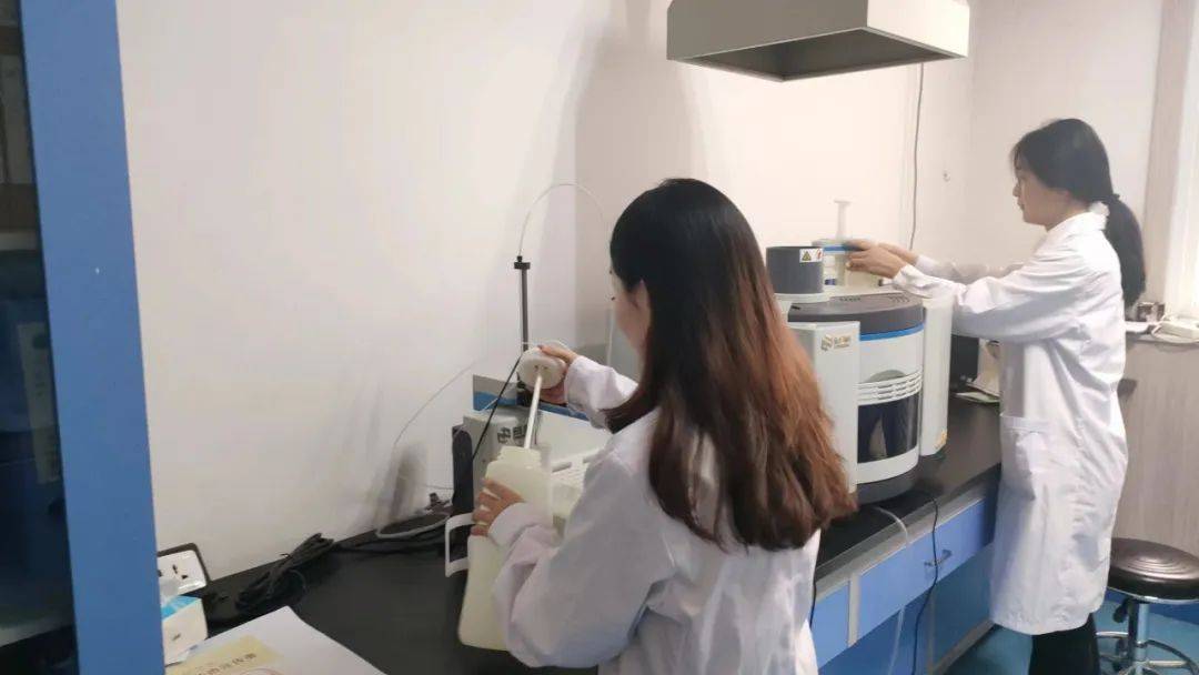 永清县疾控中心检验科进行检测仪器常规系统维护工作(图2)